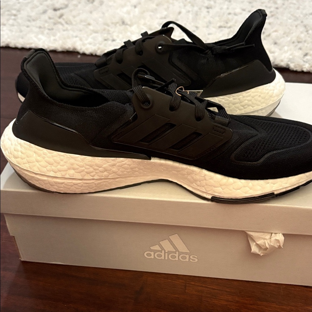 Adidas UltraBoost 22 Black Running Shoes.  SZ 11. - Picture 3 of 3